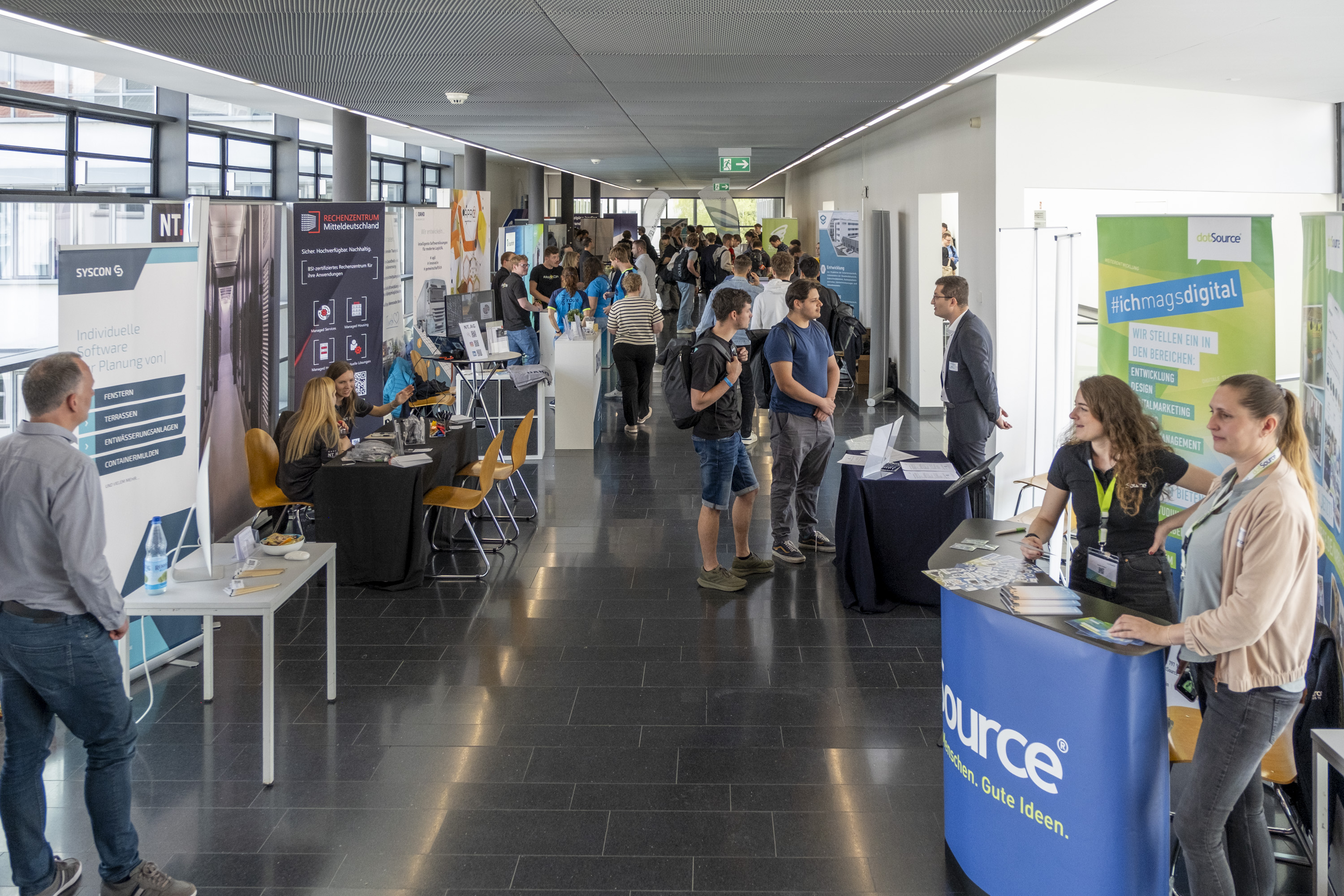 IT-KoM 2025 Aussteller:innen und Besucher:innen zur IT-KoM